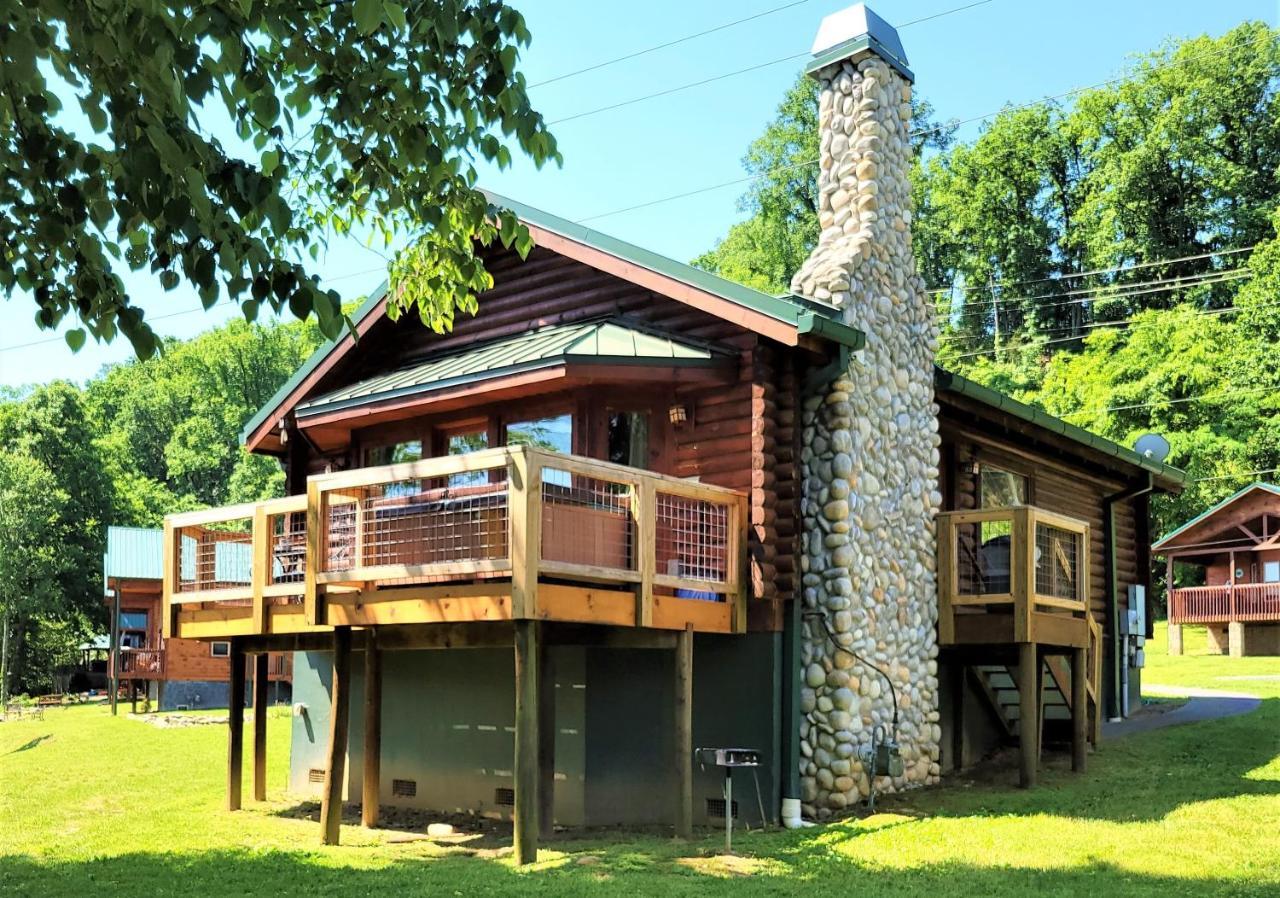 Skinny Dippin'-River Front- Free Tickets-Dog Friendly-Sleeps 6 Pigeon Forge Exterior foto